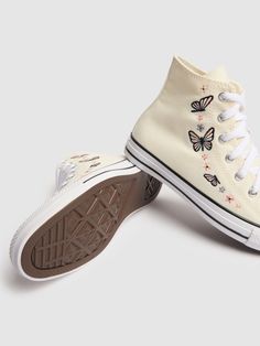 Canvas upper. Front lace-up closure. Reinforced eyelets. Logo patch detail. SmartFOAM insole. Rubber sole Heeled Rain Boots, High Heel Rain Boots, Girls Converse, Walker Shoes, Shoe Boot Sandals, Backpack Tote Bag, Boot Accessories, Stella Mccartney Kids, Swim Accessories