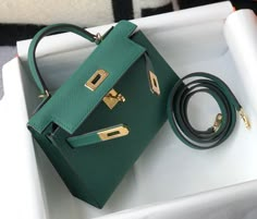 Description HRMS Kelly 19 Green With Gold Toned Hardware Bag For Women, Handbags, Shoulder Bags 7.5in/19cm Rep 1:1 Size: 19 x 11.5 x 5.5 cm / 7.5 x 4.5 x 2.2 inches (Length x Height x Width) Hermès bags are considered the ultimate luxury item worldwide. Each piece is handcrafted with waitlists that can exceed a year or more. The streamlined and demure Kelly style is always in high demand, it is particularly lovely in this vibrant version with gold hardware. Epsom is textured with a wonderful gra Mini Kelly, Hermes Kelly Bag, Pop Color, Kelly Bag, Dubai Mall, Luxury Products, Hermes Bags, Green Bag, Bag For Women