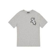 The Chicago White Sox Gray Logo Select T-Shirt features a chenille applique White Sox logo at the left chest.Fabric: 93% Cotton, 7% Spandex Gray Crew Neck Top With Logo Detail, Streetwear Short Sleeve T-shirt With Appliqué Logo, Streetwear T-shirt With Appliqué Logo, Sporty Short Sleeve T-shirt With Appliqué Logo, Sporty Short Sleeve Top With Appliqué Logo, Sporty Tops With Appliqué Logo For Streetwear, Casual Embroidered Graphics T-shirt For Fans, Casual T-shirt With Embroidered Graphics For Fans, Sports Season Embroidered Logo Crew Neck T-shirt