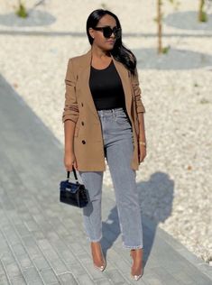 Jeans And Blazer Outfit, Stylish Business Outfits, Look Zara, Looks Pinterest, Stylish Work Attire, Blazer Outfit, Looks Black, Classy Casual Outfits, Casual Chic Outfit