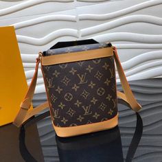 Size: 21.5cm*17cm*9.5cm It comes with Dust box, Care manual, Tag, and Paper bag. Top Collection, New Handbags, Paper Bag, Fashion Statement, Louis Vuitton Bag, Wellness Design, Clutch Bag, Louis Vuitton, Things To Come