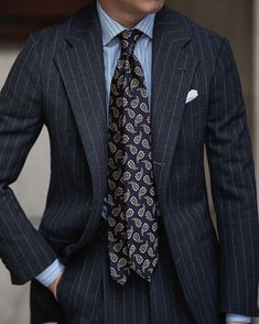 Stripe Suit, Dapper Outfit, Blazer Outfits Men, Style Anglais, Look Formal, Mens Fashion Blog, Pinstripe Suit, Elegant Man