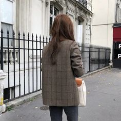 Women's Plaid Brown Blazer Coat Elegant Female Autumn Business Style Outfits Polyester Spring Jacket Tops Korean Overcoat SPECIFICATIONS Season: Autumn/Winter Fabric Type: Broadcloth Material: Polyester Clothing Patterns: STRAIGHT Item Type: Blazers Fabric content: 51% (inclusive) - 70% (inclusive) Collar: Notched Closure Type: Single Button Material Composition: Synthetic fiber Decoration: Pockets Model Number: women blazers Color: Light Brown Women's Plaid Blazer Quality: Excellent Size Chart Trendy Tweed Jacket With Pockets For Fall, Tailored Fall Outerwear With Pockets, Fall Office Tweed Jacket With Pockets, Fall Blazer With Pockets, Oversized Winter Outerwear With Suit Collar, Fall Long Coat Tweed Jacket With Pockets, Oversized Outerwear With Suit Collar For Winter, Trendy Single-breasted Tweed Jacket For Winter, Fall Office Pea Coat With Pockets