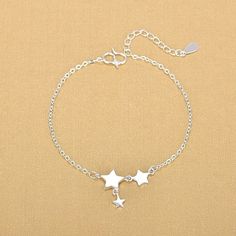 An interesting addition to any outfit is the Heart Star Anklet for Women, which is a one-piece chain and anklet set that features a delicate design. The anklet is made of zinc alloy and is available in a variety of colors. You'll be able to wear them with any outfit. Leg Jewelry, Star Anklet, Anklet For Women, Silver Link Chain, Big Jewelry, Silver Bracelets For Women, Sterling Silver Anklet, Trendy Girl, Young Royals