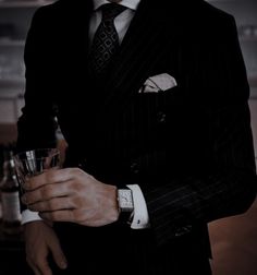 Gomez Addams, Estilo Hipster, Gentleman Aesthetic, Man In A Suit, Bad Boy Aesthetic, Boy Aesthetic, Minimalist Aesthetic, Character Aesthetic, Suit And Tie