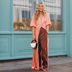 To draw attention to her creative outfit, @emilisindlev accessorised it with our two-tone semi-circle bag at #LFW. Tap to shop now.  #ImwithCharlesKeith #AsSeenAtFashionWeek  Product featured:  Two-tone top handle semi-circle bag Dress Over Pants, Creative Outfits, London Fashion Weeks, Circle Bag, Looks Street Style, Street Style Summer, Carrie Bradshaw, Mode Inspo