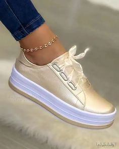 Lasaky - Platform sneakers with lace-up eyelets Sneakers With Platform, Plateau Sneaker, Sneakers Patterns, Round Toe Heels, Platform Sneakers, Slip On Sneakers, Over The Knee Boots, Low Heels, White Sneaker