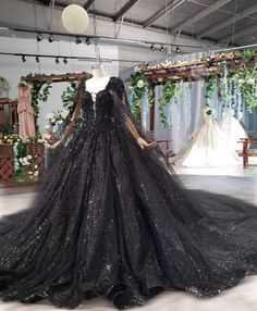 A Black Wedding, Black Wedding Gowns, Black Wedding Dress, Black Ball Gown, Cape Wedding Dress, Goth Wedding, Dark Wedding, Party Kleidung, Ball Gowns Evening