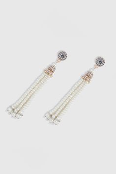 This sumptuous piece of jewelry features a retro-elegant yet slightly modern style that complements the lavish garments, reminiscent of the roaring 1920s. Features: Lustrous imitation pearls Rhinestone studded design 4.21 inch / 10.7cm long Dangling pearl tassels Note: This Light Gold earring is limited to GROUND SHIPPING ONLY. If expedited shipping is selected at checkout, all other items will be shipped via expedited shipping, while this item will be shipped separately by ground shipping. 1920 Accessories, Roaring 20s Jewelry, 20s Jewelry, Gatsby Accessories, Pearl Tassels, 1920s Accessories, 1920s Headpiece, 1920s Jewelry, Roaring 1920s