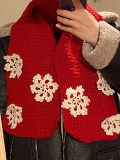 This red scarf is decorated with snowflakes. Carefully prepared to keep you warm on cold winter days. The preparation period is 7 days. Wash by hand. Crochet Christmas Scarf, Christmas Scarf Crochet, Crochet Snowflake, Christmas Scarf, Snowflake Decorations, Red Scarf, Scarf Crochet, Red Scarves, Crochet Christmas