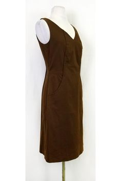 Sophisticated brown dress with a subtle pattern. Perfect for the office, style it with a blazer and pumps. You will be ready to hit the board room in style. Size 2 98% cotton, 2% elastane V-neck Back zipper Sleeveless Large front pockets Patterned fabric Lined Bust 34" Waist 30" Shoulder to hem 38.25" Brown Fitted Knee-length Midi Dress, Brown A-line Dress For Office, Office Midi Dress Lined, Elegant Cotton Business Casual Dress, Elegant Cotton Dress For Business Casual, Brown V-neck Midi Dress For Work, Brown Knee-length Midi Dress For Work, Brown Cotton Lined Dress, Fall Formal Cotton Midi Dress