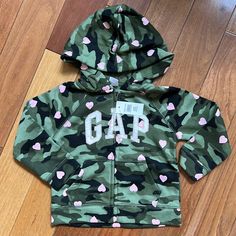 Brand New Gap Toddler Girls Camo Heart Zip Up Hoodie 2t -Front Pockets -Fleece Lining Camo Heart, Gap Sweatshirt, Camo Girl, Collared Sweatshirt, Boys Sweatshirts, Toddler Hoodie, Tie Dye Long Sleeve, Gap Kids, Knit Hoodie