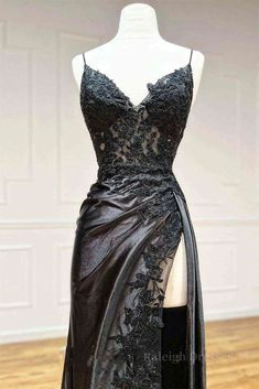 Item Descriptions: Silhouette:Mermaid Waist: Natural Color:Black Built-In Bra: Yes Black Lace Bridesmaids Dresses, Fashionable Prom Dresses, Goth Reception Dress, Black Silk Lace Dress, Dark Lace Dress, Classy Backless Dress, Black Dress Jewelry Ideas Formal, Ethereal Black Dress, Black Corset Dress Prom