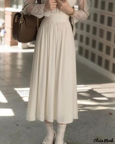 OliviaMark - Elegantly Styled Coffee-Colored Pleated Midi Skirt with High-Waisted A-Line Silhouette - Perfect for a Sophisticated Winter Ensemble Winter Attire, Crop Top Dress, Brown Outfit, Color Cafe, Vestidos Vintage, Long Sleeve Short Dress, Mid Length Skirts, Skirt Skirt, Daily Dress