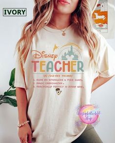 Disney Teacher Gifts, Art Teacher Shirt, Teacher T-shirts, Disney Teacher Shirts, Teacher Appreciation Shirts, Daycare Shirts, Disney Teacher, Mickey Room, School Shirt Ideas