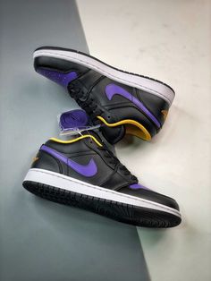 Air Jordan 1 Low Black/Dark Concord-Taxi 553558-075 Walk the talk and make a statement with our top-quality Sneakers. Shop now and step up your shoe game! Please carefully choosing the size number according the size chart as we CAN NOT offer return or refund if you choose a wrong size.The product need 3-5 business days to check the quality before shipping.Our High Quality Shoes models are various, please contact to our support to ask for the model you need.Because each device displays a different color. Therefore, the actual color of the item may not be 100% the same as the [...] Jordan 1 Iridescent, Jordan 1 Milan, Air Jordan 1 Fearless, Air Jordan 1 Low Black, Jordan 1 Fearless, Air Jordan 1 Chicago, Jordan 1 Blue, Blue Chill, Jordan 1 High Og