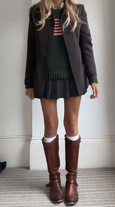 Prep Winter Outfits, Chic Fall Outfits 2024, Nikita Core, Transitional Fall Outfits, Fall Skirt Outfits, Sloane Ranger, Simple Outfits For School, Look Legging, Fall Skirt