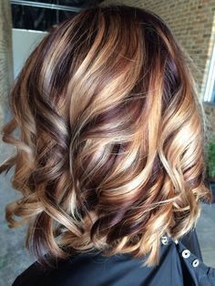 Short and Chunky | 11 Bombshell Blonde Highlights For Dark Hair - Best Hair Color Ideas by Makeup Tutorials at http://makeuptutorials.com/11-bombshell-blonde-highlights-dark-hair/