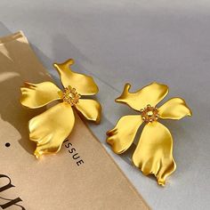 Luxury Matte Metal Flower Earrings Charm Jewelry RV259 - Touchy Style Cocktail Party Jewelry, Cherry Pearl, Elegante Y Chic, Vintage Stud Earrings, Daily Jewelry, Metal Flower, Stylish Earring, Big Flowers, Metal Flowers