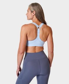 Our bestselling Power Bra with a new and improved fit. Stretchy, sweat-wicking and quick-drying. Flattering new scoop neck and looped back with an adjustable T-bar strap. Medium impact design engineered for comfort and support with removable pads. Contour infinity seamlines match the detail on the Power High Waist Leggings. For the best fit, we recommend sizing down. Model wears size S and is 178cm/5'10" tall. Style Code: SB8993Colour: Breeze Blue