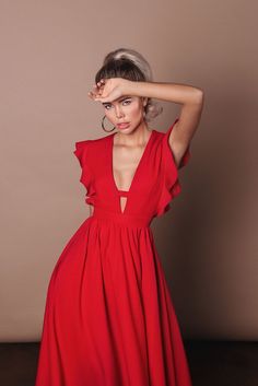 Midi Décolletage Accent Dress | BOJONI Happy Clothes, Fabric Structure, Hawaiian Print, Palm Leaf, Leaf Earrings, The Mediterranean, Dresses Xs, Model Height, Red Formal Dress