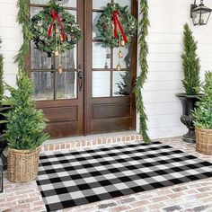 PRICES MAY VARY. 【THICKER & HEAVIER】Our front porch rug is crafted from high-quality, soft cotton and boasts a thicker and heavier design compared to other buffalo plaid porch rugs. Made with eco-friendly materials and hand-woven for durability, this buffalo plaid rug is built to last and resist fading. A stylish and easy-to-maintain addition to any room. 【PERFECT SIZE 】Our front door rug is perfect for layered door mats. Go pair this porch rug with a hello front door mat to create cute welcomin Front Door Mat Outdoor, Porch Farmhouse, Door Mat Outdoor, Plaid Rug, Farmhouse Entryway, Porch Rug, Front Door Mat, Front Door Porch, Rug Outdoor