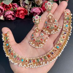 Gold Necklace Designs for Women under 2 lakhs Navratan Jewellery, Navratan Necklace, 22k Gold Jewelry Necklaces, Jadau Necklace, 22k Gold Jewelry, Chandbali Earrings, Pearl Necklace Set, Gold Jewelry Necklace, Emerald Necklace