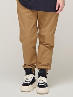 Composition : COTTON 100%Country of Origin : KOREA Stretch Brown Pants For Streetwear, Casual Brown Bottoms With Comfort Waistband, Brown Stretch Bottoms For Streetwear, Stretch Brown Bottoms For Streetwear, Brown Stretch Cotton Sweatpants, Neutral Cotton Casual Sweatpants, Neutral Casual Cotton Sweatpants, Brown Cotton Joggers For Streetwear, Beige Relaxed Fit Athleisure Bottoms