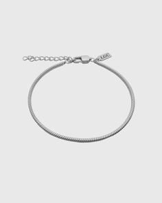 Lima is a bracelet that embodies simplicity and elegance. Crafted with a minimalist design, it features a delicate chain that adds a touch of sophistication to any look. Length: 16 cm + 4 cm adjustable Width: 1.5 mm Minimal Bracelet, Bracelet Inspired, Accesories Jewelry, The Amalfi Coast, Delicate Chain, Gold Branding, Gold Chain Necklace, Silver Chain Necklace, Drop Necklace