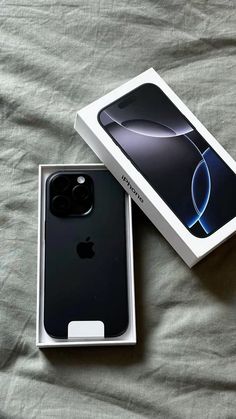 Apple Smartphone, Free Iphone Giveaway, Apple Headphone, Snap Streak Ideas Easy, Iphone Life, Iphone Obsession, Physics And Mathematics, Real Friendship Quotes, Mac Book