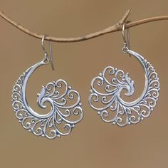 Balinese artisan Made Mustika creates a lovely pair of dangle earrings. He crafts them of sterling silver featuring intricate curl motifs that seem to go on to infinity. A striking high-polish finish accentuates the earrings. Wire Jewelry Earrings, Filigree Jewelry, Silver Earrings Handmade, Sterling Silver Drop Earrings, Filigree Earrings, Handmade Wire Jewelry, Silver Dangle Earrings, Sterling Silver Filigree, Sterling Silver Dangle Earrings