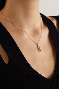 This large iteration of Messika's 'Move Uno' necklace is cast from 18-karat rose gold with a warm glow. The brand's signature floating diamond is surrounded by daintier stones that scatter light in every direction. Adjust the lobster clasp to find your perfect drop. Messika Move Uno, Rose Gold Diamond Necklace, Rose Diamond, Pendant Designs, Daily Jewelry, Gold Diamond Necklace, Vs Diamond, Classy Jewelry, Rose Gold Diamonds