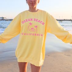 Take me to the ocean and get your beach vibes on with our trendy coconut girl Comfort Colors sweatshirt! This oversized Ocean Beach sweatshirt is all about fun and comfort, making it the perfect choice for teens who love preppy clothes and the trendy Y2K aesthetic. Imagine yourself strolling along the shore, feeling cozy and stylish in this VSCO California beach hoodie. Crafted with love and attention to detail, this sweatshirt ensures a relaxed fit and is perfect for lounging or exploring. So w Vsco Style Relaxed Fit Sweatshirt With Letter Print, Trendy Letter Print Sweatshirt For Beach, Trendy Spring Beach Sweatshirt, Trendy Sweatshirt For Beach In Spring, Trendy Summer Beach Sweatshirt, Trendy Beach Sweatshirt For Summer, Trendy Oversized Sweatshirt For Beach Season, Oversized Trendy Sweatshirt For Beach Season, Vsco Letter Print Sweatshirt For Beach