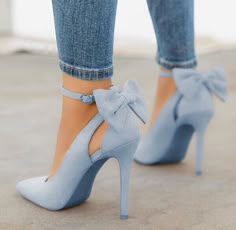 Butterfly Heels, Converse Outfits, High Heels Classy, Women High Heels, Bow Pumps, Heels Classy, Tumblr Outfits, Pointed Toe Shoes