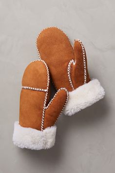 There's nothing like our 100% natural sheepskin mittens to give your hands the ultimate in warmth, even in the most freezing temperatures. Crafted for durability and luxurious comfort, our artisans have attended to every detail, from the roll out cuff that protects the wrist from any arctic blast to the hand cross-stitch details on the seams that give its heirloom appeal. Baby Mittens Crochet, Whiskey Cream, Crochet Baby Mittens, Mittens Crochet, Arctic Blast, Knitted Mittens Pattern, Sheepskin Gloves, Winter Mittens, Promo Gifts