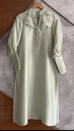 Simple Kurti Designs Classy, Open Shirt Designs Pakistani, Shirts Designs Pakistani, Aesthetic Kurti, Simple Shirt Design, Cotton Suit Designs, Stylish Outfits Casual, Simple Kurti, Cute Formal Dresses