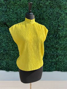 Chartreuse Textured top THML Brand cap sleeve Textured Top, Blouse Tank Top, Maxi Dress Cocktail, Butterfly Dress, Tres Chic, Natural Style, Back Dress, Button Design, New Arrival Dress