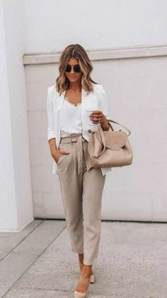 Business Casual Outfits For Women Remote, Classy Workout Clothes, Women Over 45 Fashion Outfits, Minimalist Corporate Attire, Fashion Staples, Summer Work Outfits