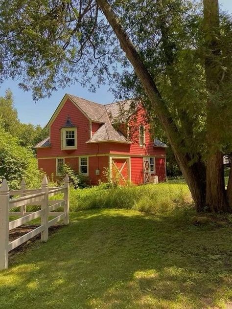 Countryside Farm Aesthetic, American Countryside House, Small Town Architecture, Farm Aestethic, Cottage Farm Aesthetic, Small Farmhouse Aesthetic, Small Rural Town Aesthetic, American Farm Aesthetic, Farm Aesthetic House