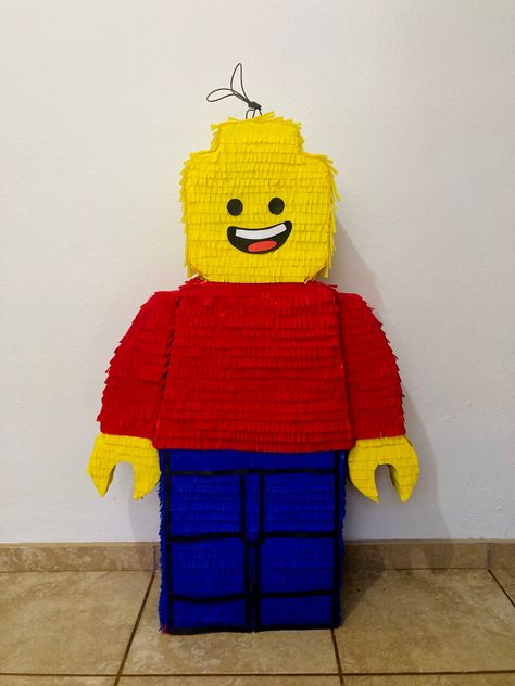 Lego Birthday Party Pinata, Lego Piñata Ideas, Lego Pinata Diy, Lego City Birthday Party, Party City Decorations, Lego Pinata, Emmet Lego, Lego Party Decorations, Lego Spiderman