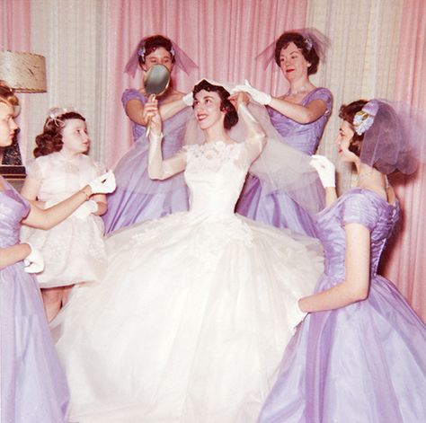 Old Wedding Photos, Vintage Wedding Pictures, Vintage Bridesmaid Dresses, Vintage Wedding Inspiration, Vintage Wedding Gowns, Vintage Bridesmaids, Vintage Wedding Photography, Gowns Vintage, Vintage Wedding Photos