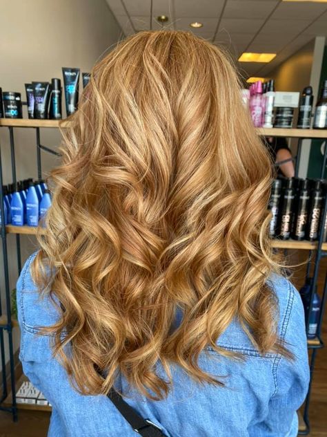 Blonde Highlights On Ginger Hair, Highlights On Ginger Hair, Golden Hair Colour, Hair Lights, Warm Hair Color, Yellow Blonde, Haircut Inspo, Dye Hair, Hair Color Shades