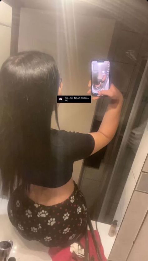 Latina Arch, Body Mirror Pics Baddie, 2000s Pfps, Baddie Selfies Instagram, Latina Mirror Selfie, Latina Baddie Instagram, Fake Selfie, Shower Snaps, Latina Pics