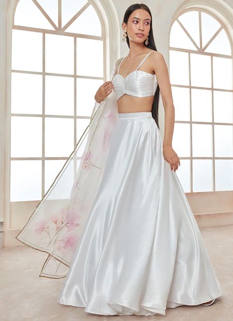 White Satin Lehenga With Floral Dupatta– Lashkaraa Satin Lehenga Skirt, Plain Lehnga Outfit, Plain White Lehenga Simple, Plain White Lehenga, Plain Satin Lehenga, White Lehenga Simple, White Satin Lehenga, Satin Lengha, White Satin Saree