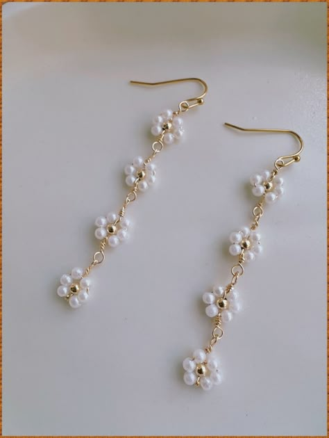 Beaded Pearl Earrings, Pearls Earrings Diy, Beaded Earring Ideas, Diy Gold Earrings, Diy Bead Earrings, Aretes Diy, Diy Earrings Pearl, Dangle Earrings Diy, Diy Pearl Earrings