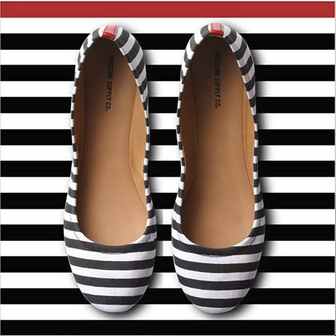 . Striped Flats, Crazy Shoes, Shoe Obsession, Ballet Flat, Ballerinas, Cute Shoes, Look Fashion, Passion For Fashion, Me Too Shoes