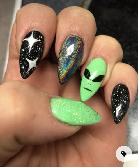 Space Gel Nail Designs, Alien Gel Nails, Alien Aesthetic Nails, Cryptid Nail Art, Witchie Nails, Neon Alien Nails, Alien Nails Design Short, Blacklight Nails Design, Halloween Alien Nails