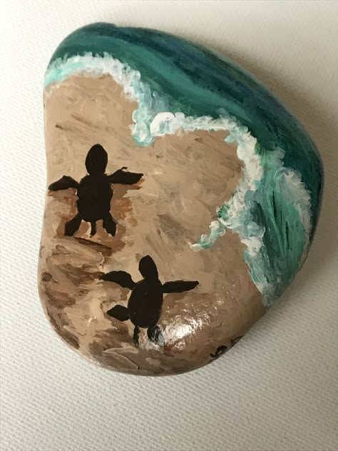 Beach rock paintings Art Pierre, Painting Activities, Painted Rocks Diy, Rock Painting Ideas Easy, Rock Painting Patterns, Paint Rock, Rock Painting Designs, Painting Rocks, Rock Ideas