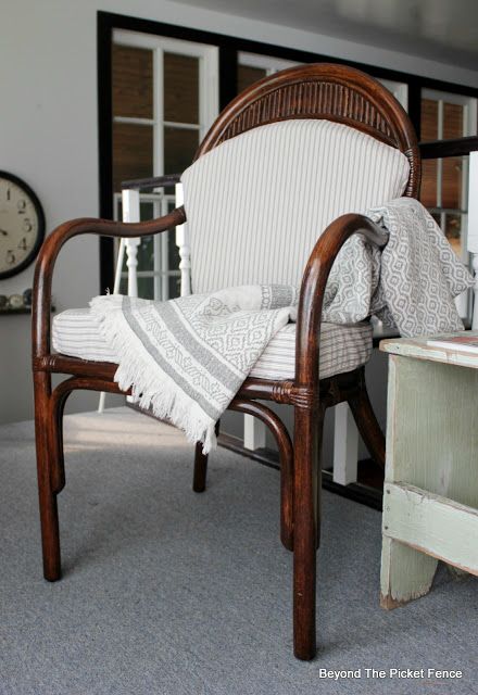 Thrift Store Bamboo Chair Makeover Bamboo Chair Makeover, Bamboo Furniture Makeover, Wicker Chair Makeover, Chair Upholstery Fabric, Vintage Bamboo Chairs, Antique Bamboo, Vintage Apartment, Cottage Porch, Moody Vintage