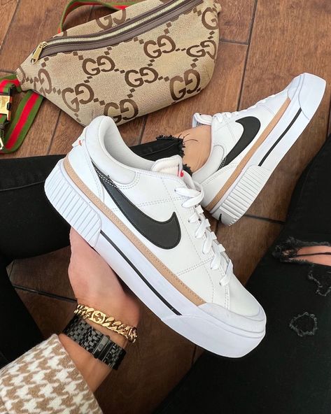 Chubby Outfits, Nike Platform Sneakers, Nike Platform, Platform Sneakers Outfit, Court Legacy Lift, Court Outfit, Platform Outfit, Casual Fashion Outfits, Leggings Outfit Ideas